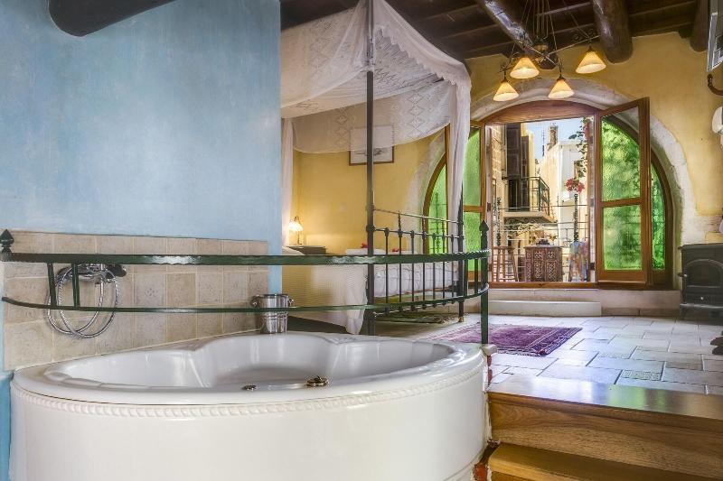 Ifigenia Lux Maisonette In Oldtown And Villas In Theriso Vilage 14 Km Outside Of Chania 하니아 외부 사진